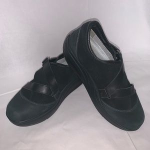 Mbt Raha Womens 8 Blk Nubuck Leather Walking Shoes